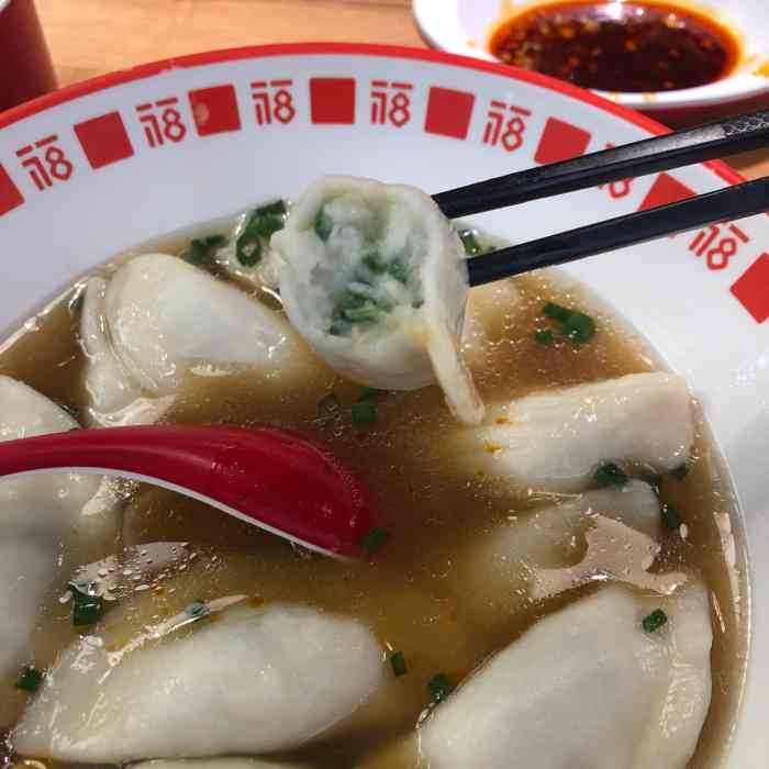 饺子比较绵软,皮比较厚.不是很合我的口感.
