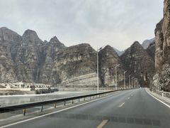 -百里峡七彩艺术小镇