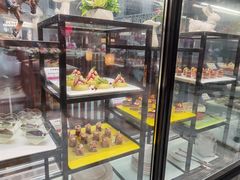 面包甜点陈列柜-佛山皇冠假日酒店-西餐厅