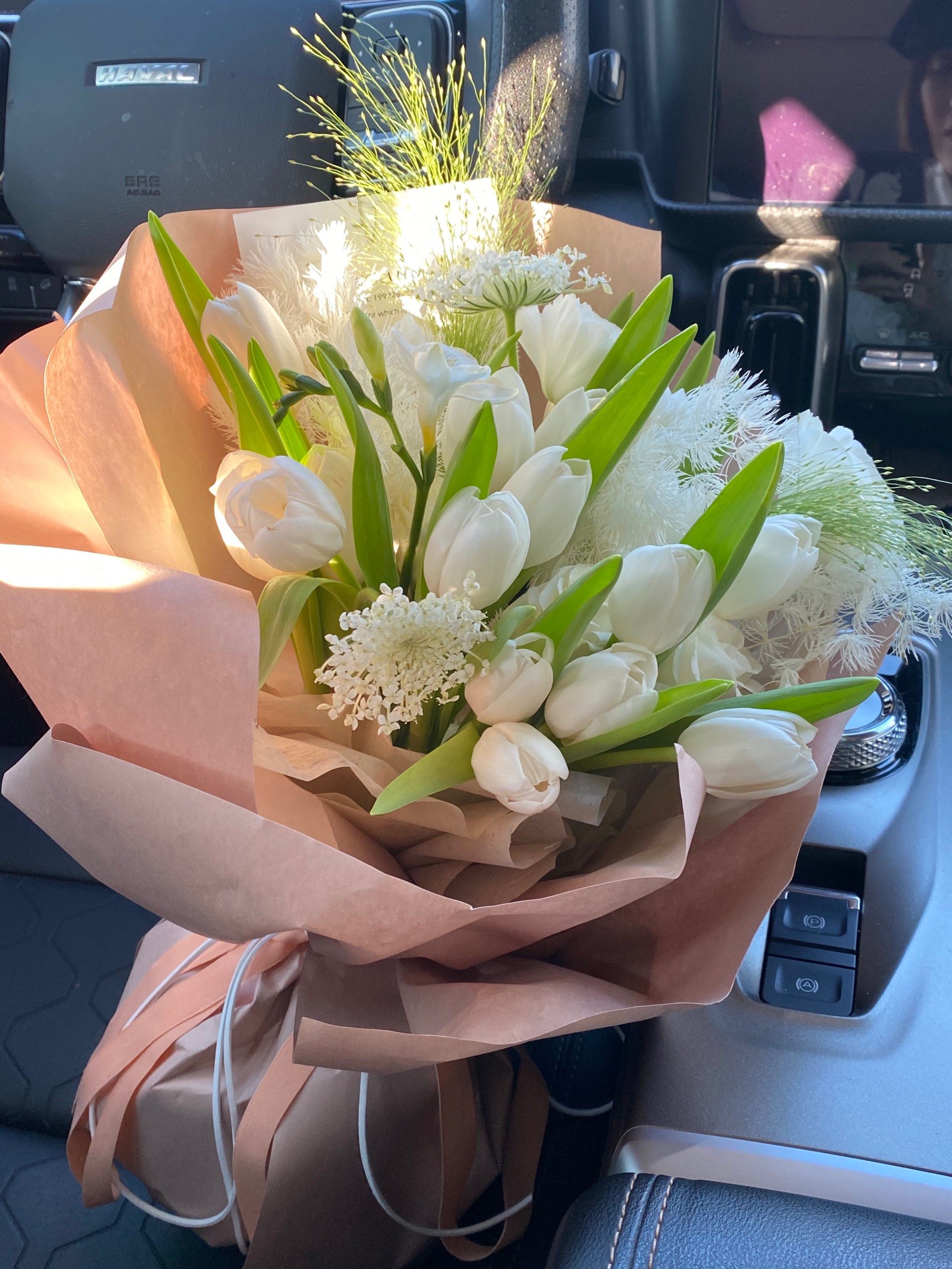 喜欢的郁金香和风铃花 搭配的花束有点好看呀