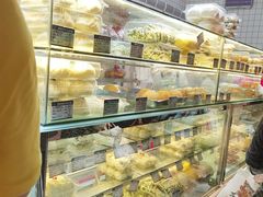 面包甜点陈列柜-白玉兰食品甜凤店(合生汇店)
