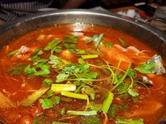 -野山舂·贵州现舂酸汤火锅(鸿通城店)