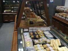 面包甜点陈列柜-东南饼庄(铁路二村店)