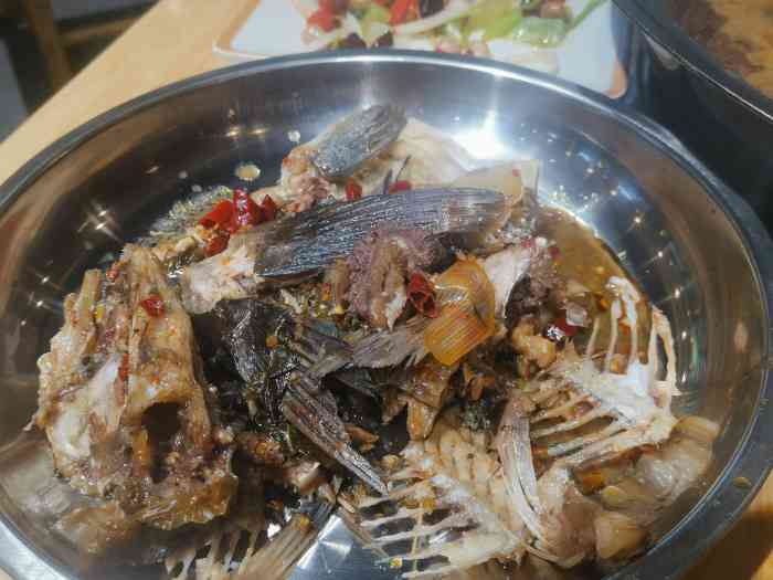 渝老练地摊鱼硬啃酱骨火锅(科技二路店)-"地方就在马路边挺好找的,就