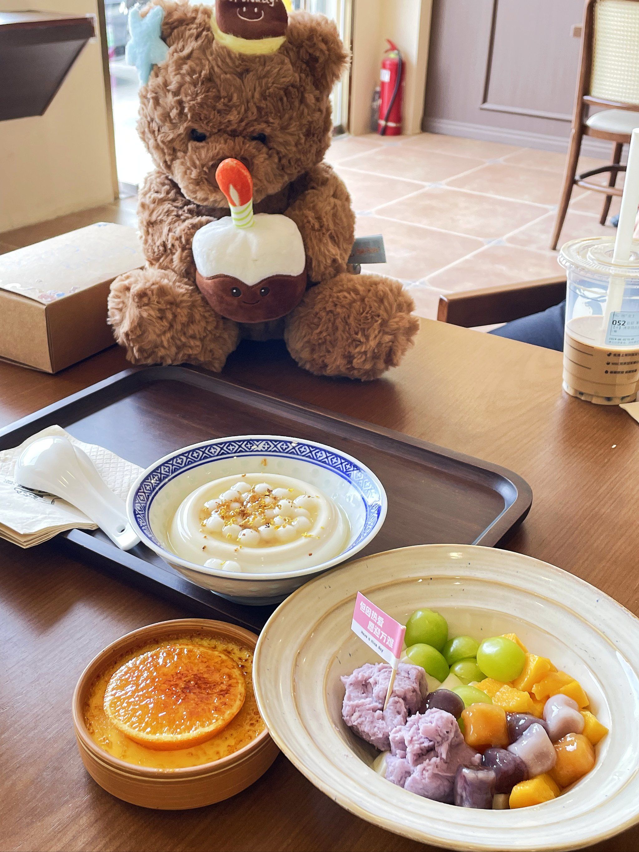 大学生菲菲带你尝遍美食——小怪兽糖水铺