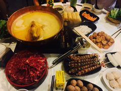 -鲜入围煮花胶鸡海鲜火锅