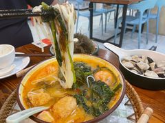 -老何家后安粉·糟粕醋海鲜火锅(三亚湾椰梦长廊店)
