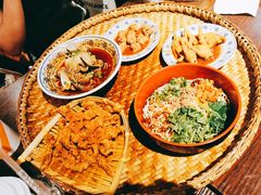 -爆炸头阿姨小四川正宗川味小吃(无任何分店)