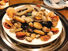 必点菜一筐海鲜-鲜小岛·铜锅涮肉