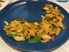 野芫荽炒牛肝菌-半山腰·云南菜(侨福芳草地店)