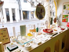 -LADY FAFA(巨鹿路陕西南路路口店)