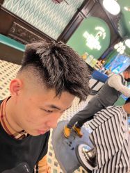 -海文先生国潮烫染男士理发馆