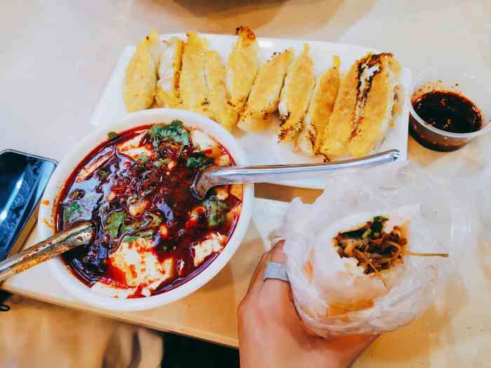 秋林食街(李家村店)-"[薄荷]环境: 众所周知秋林美食街内的座.