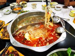 -黄利砖万峰林布依特色酸笋牛肉馆