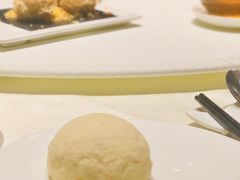 脆皮流沙包-皇朝会.经典传统粤菜(外滩店)