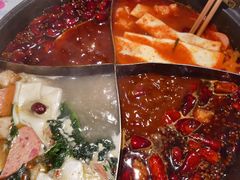 -白乐天毛肚火锅馆(解放碑店)