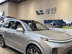 -理想汽车(世纪汇店)
