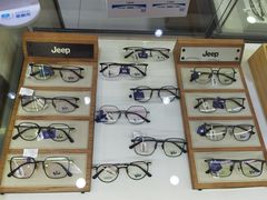 -光明眼镜·蔡司授权(徐泾店)
