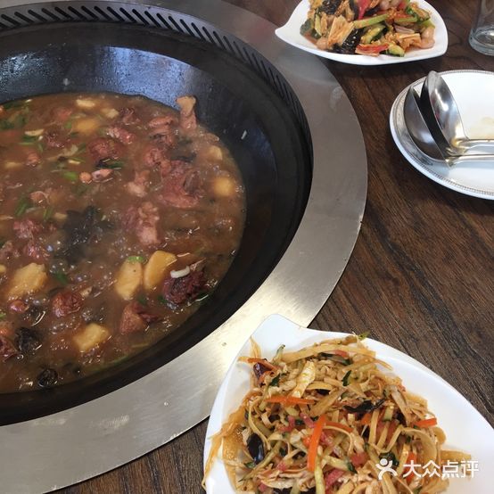 三合屯柴火铁锅炖(开原店)