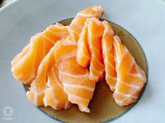 三文鱼生鱼片-阿纳迪酒店·秘境西餐厅