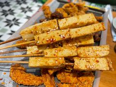 -何妹湿辣牛肉·粤式烧烤砂煲(桂雅路店)