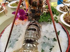 龙虾刺身-三亚火车头万人海鲜广场