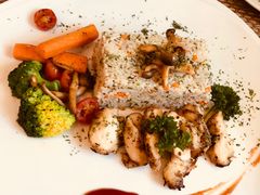 -Chom Cafe and Restaurant