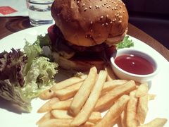 牛油果牛肉汉堡-ZEMOCAFE·FUSION FOOD(西交利物浦店)