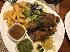 -Chom Cafe and Restaurant