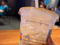 -瑞幸咖啡(华新地铁站地下商业街店)