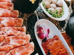 -老牌坊云南鱼豆花火锅(哈西万达店)