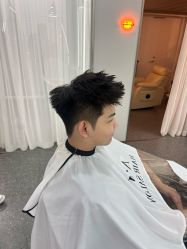 -艾美A·M Hair Salon