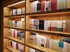 -新华里咖啡书吧(新华书店小寨店)