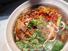 -爆炸头阿姨小四川正宗川味小吃(无任何分店)