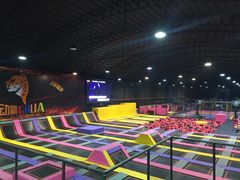 -嘿哟动霸CHUA·新潮玩运动娱乐中心·蹦床滑冰团建乐园