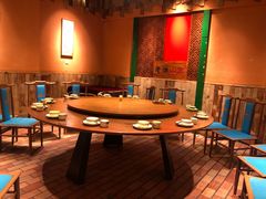 -老滇山寨•云南特色菜•地方菜•民族风情歌舞表演(金碧店)