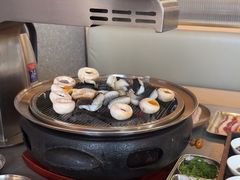 -围炉肉舍•炭烤活鳗•丹东海鲜烤肉(步行街店)