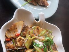 -大头虾越式风味餐厅(光明广场店)