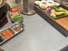 -围炉肉舍•炭烤活鳗•丹东海鲜烤肉(步行街店)