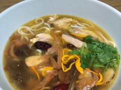 野山菌土鸡米线-云味馆·云南菜·云南米线(地王店)