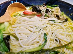 金汤肥牛豚骨米线-蒙小妹骨汤饭.米线(新光路店)