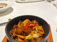 石锅葱烧海参-广舟(千禧店)
