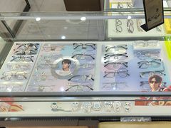 -光明眼镜·蔡司授权(徐泾店)