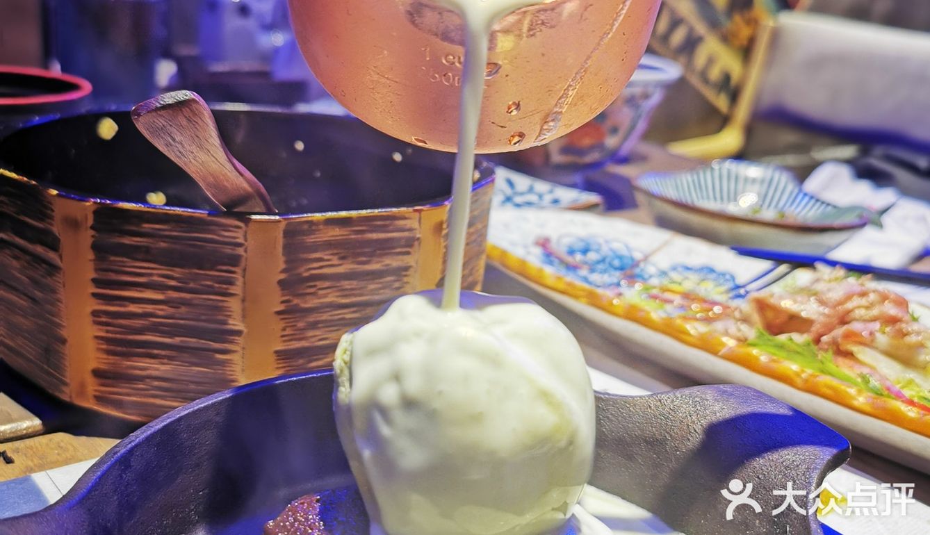 三重口感 浓郁巧克力蛋糕打底+冰激凌