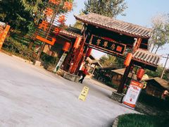 -茅草房·河畔园林火锅
