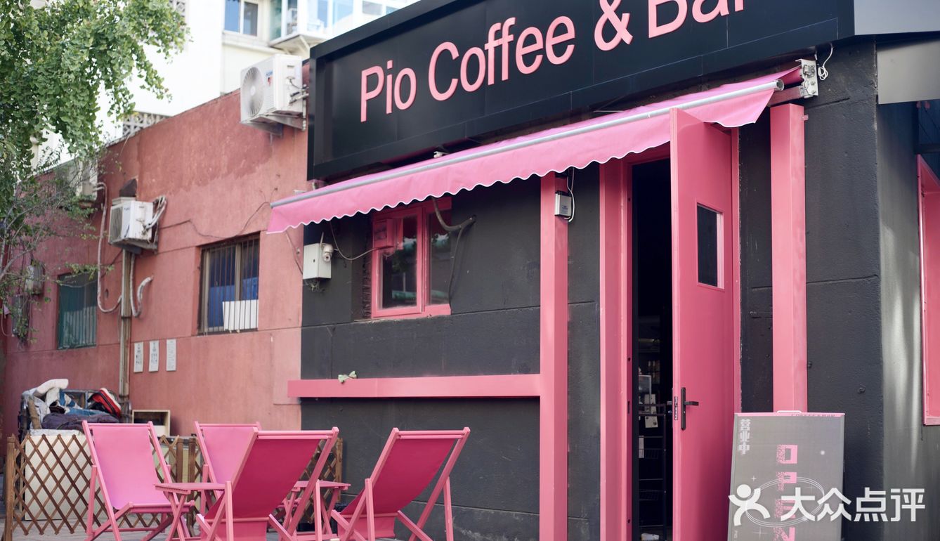 在明湖广场附近的咖啡店