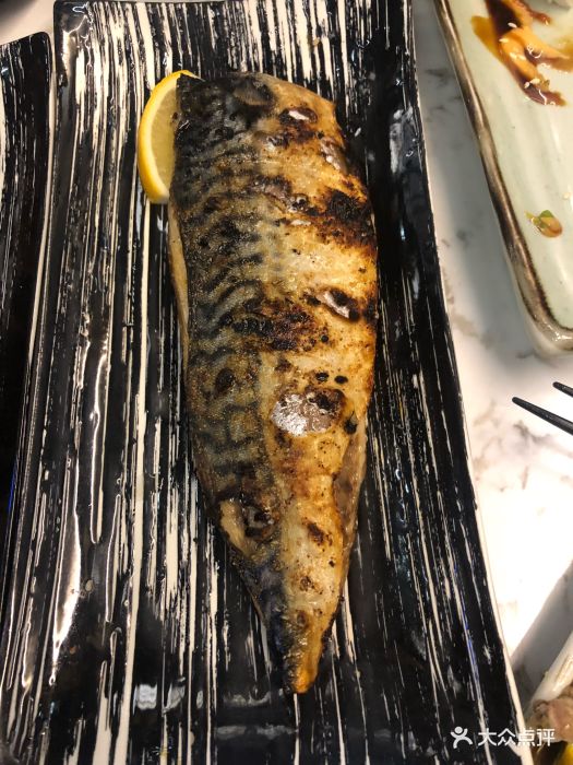 鲸一食堂(麒麟新天地店)烤秋刀鱼图片 - 第1张