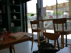 靠窗位-织荆鸟咖啡(首开福茂店)