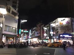 -六合夜市