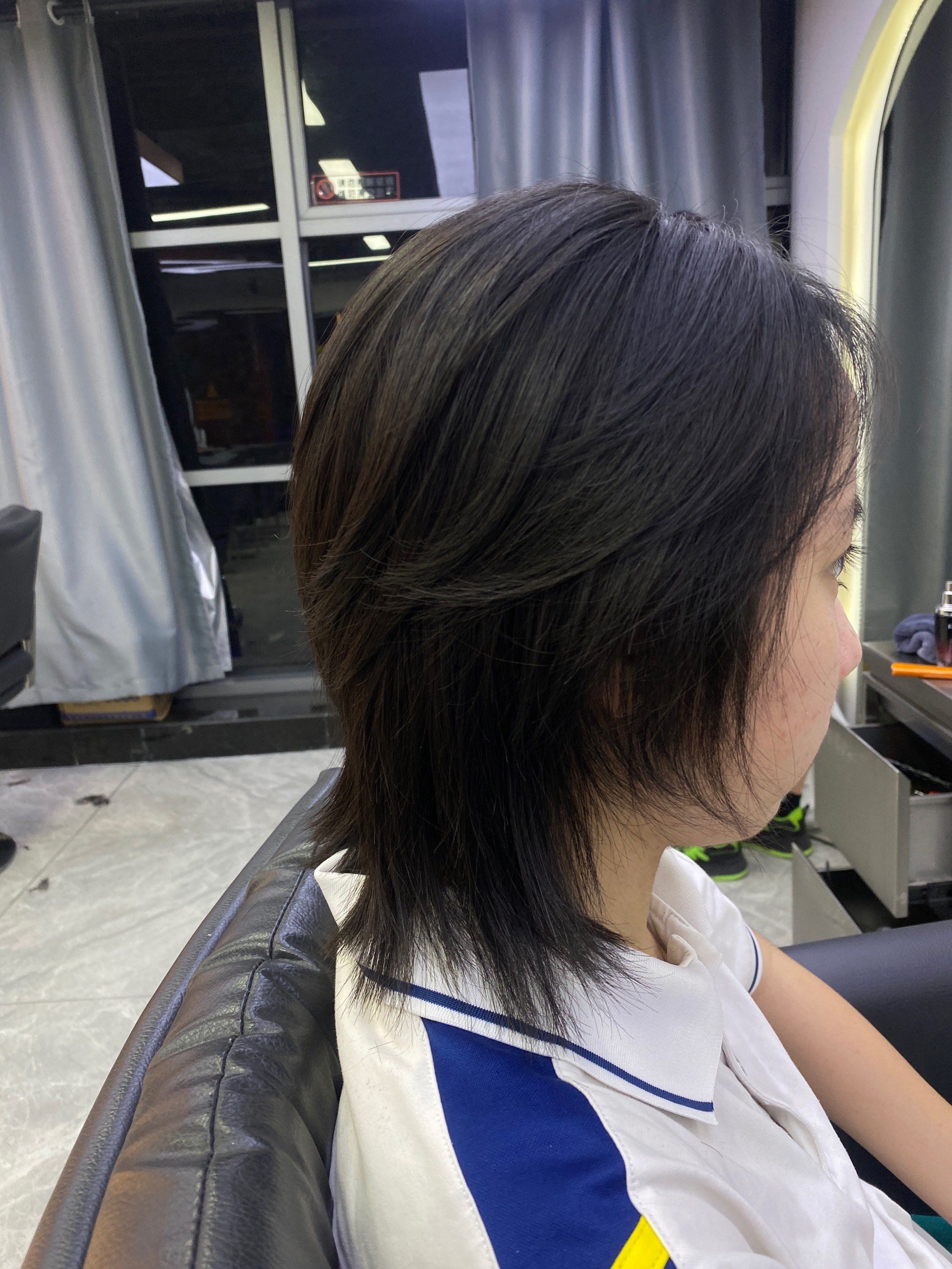 适合学生的鲻鱼头短发.